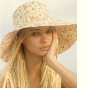 Lack of Color Floral Bucket Hat L/XL Chin Strap